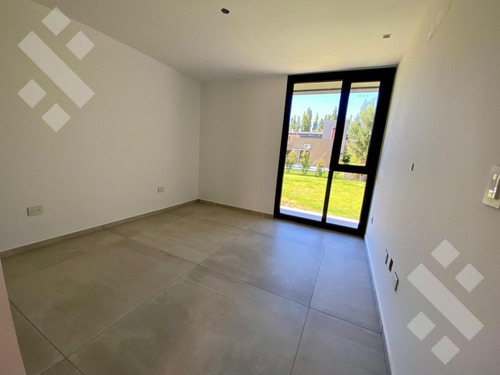 Venta Casa A Estrenar Con Pileta En Barrio Privado Sauces Del Limay, Neuquén