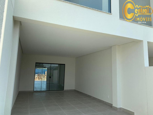 Sobrado Com 3 Dormitório(s) Localizado(a) No Bairro Centro Em Balneário Piçarras / Balneário Piçarras - 500