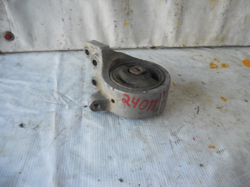 Base De Goma Para Motor Nissan Tsuru 1996-2001 24011 (Usado)