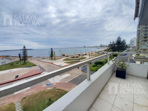 Imagen 13 de 22 de Departamento - Playa Mansa Dos Dormitorios - Vista Plena