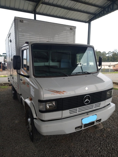 Imagem 2 de 3 de Mercedes 710