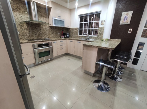 Imagen 5 de 12 de Townhouse En Res. Monte Plata Mp
