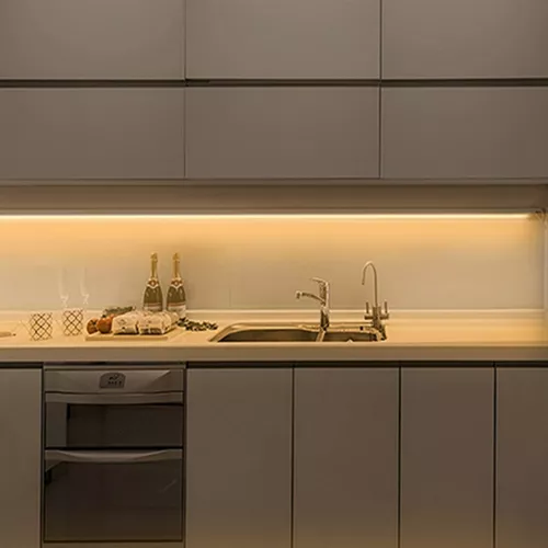 Perfil de Aluminio con Iluminación LED Meccano para Cocina