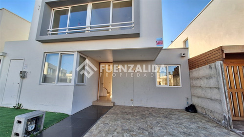 Casa En Venta De 4 Dorm. En Puente Alto, Ymg