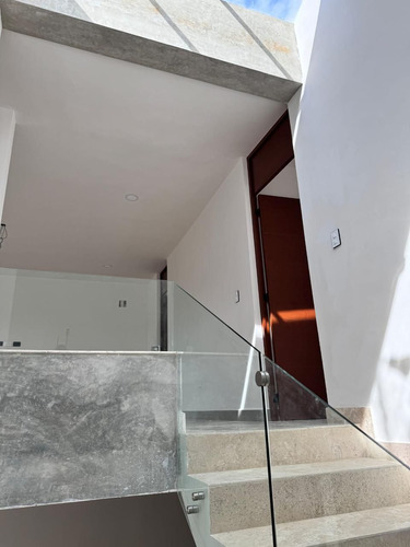 Casa Con 4 Recámaras Y Piscina, En Venta, Dzitya