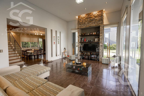 Casa En Venta 6 Ambientes Barrio Cerrado Altos Del Sol, Ituzaingó