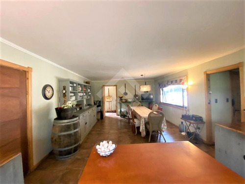 Casa En Arriendo De 6 Dorm. En Colina