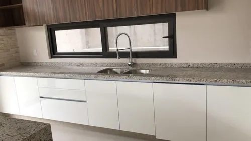 Residencia De Autor En: Altozano, 4ta Recamara En Pb, 5.5 Baños, Cochera Techada