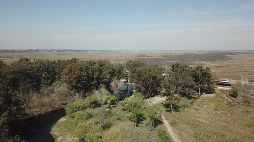Imagen 8 de 9 de Campo - Rio Lujan