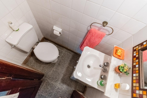 Sensacional Casa Antigua En Pleno Martinez Con Jardin, Piscina Y Cerca De Todo.