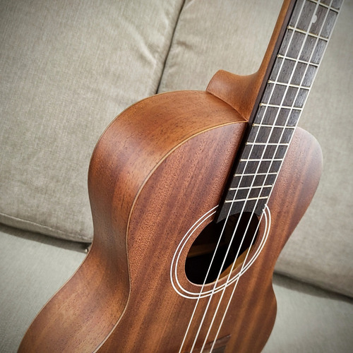 Imagen 9 de 10 de Ukelele Cocoon Barítono C/funda Acolchada
