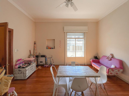 Piso Exclusivo De 5 Dormitorios Con 3 Baños Y Cochera
