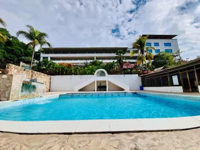 Hotel y resort en venta