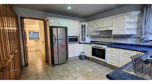 Residencia En Venta Con Ubicación Privilegiada En Querétaro