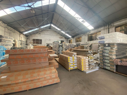 Importante Galpón En Venta Con Local Comercial
