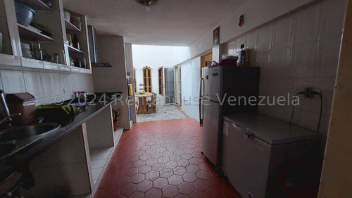 Ag. Casa Con Amplios Espacios Interiores Que Brindan La Oportunidad De Crear Un Hogar En Colinas De Bello Monte