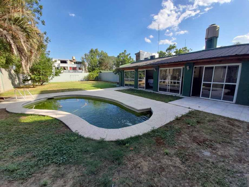 Chalet Sobre Amplio Lote De 676m2