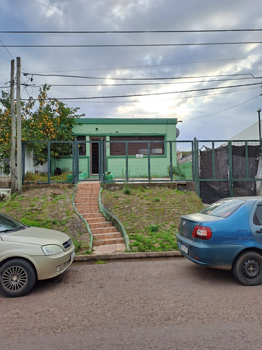 Se Vende Casa Con 2 Apartamentos En Centro De Tacuarembó