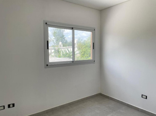 Dúplex En Venta - 2 Dormitorios 2 Baños - Cochera - 238mts2 - Pilar