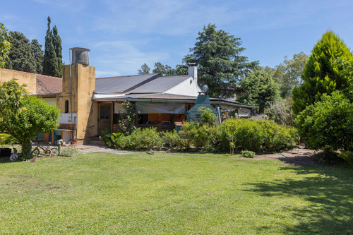 Casa, Para Dos Familias Con Fondo Libre!