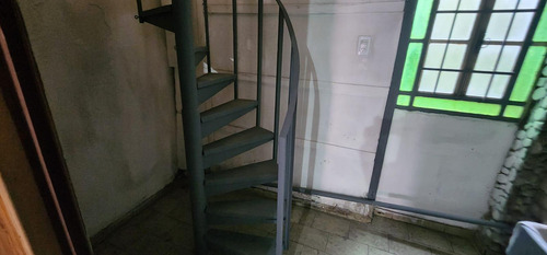 Casa 3 Amb. En Contra Frente - 2 Locales La Frente - Todo En Block - 232 M² Edif. - Ramos Mejia