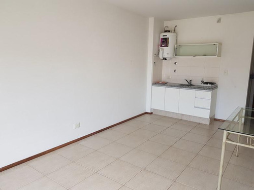 Venta Monoambiente Semi Nuevo Balcón Frente A Metros Bv. Oroño Tribunales Rosario