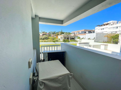 Imagen 9 de 11 de Apartamento En Venta De 2 Dormitorios En Playa Mansa (ref: Lij-5412)