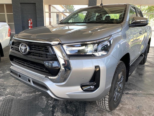 Imagen 1 de 15 de Toyota Hilux Srv 4x4 Manual M/t 0km - Año 2022 Disponible