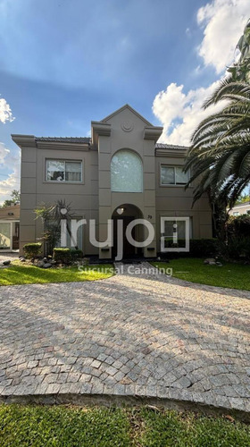 Casa De 4 Ambientes En Venta Sobre Amplio Lote En Solar Del Bosque, Localidad De Canning