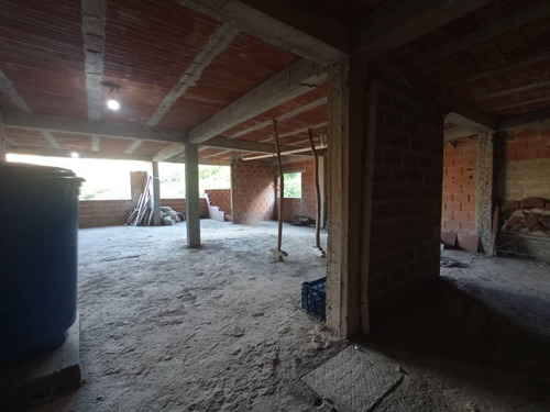 Vivienda Multifamiliar De 4 Niveles. Sector Lagunetica.
