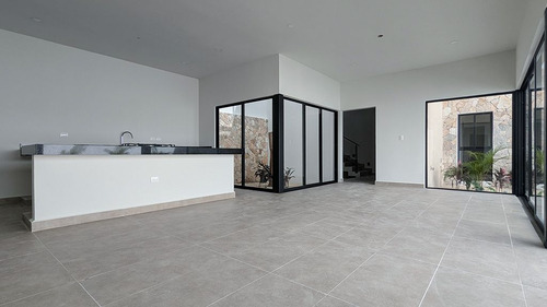 Casa En Venta En Exclusivo Desarrollo De Cholul, Merida.