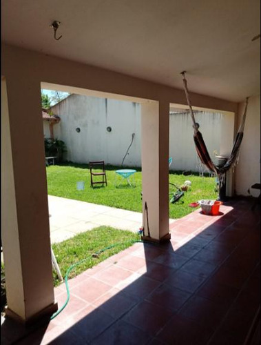 Casa En Venta - 4 Dormitorios 3 Baños - Quincho Pileta - 348mts2 - Don Torcuato