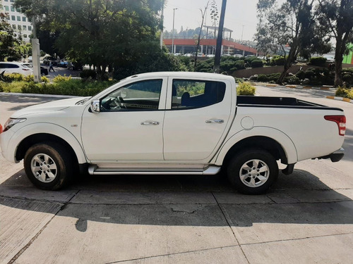 Imagen 2 de 6 de Mitsubishi L200 2018 2.4 Cabina Doble 4x2 Mt