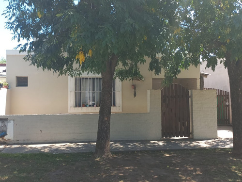 Casa Céntrica En Venta, General Las Heras