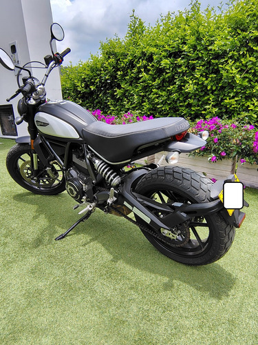 Ducati Scrambler 800 Dark