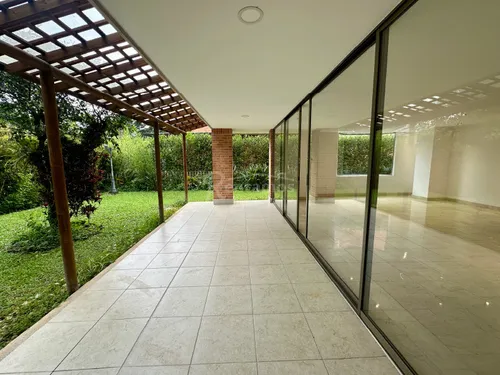 Casa En Arriendo En Loma Benedictinos. Cod A776027