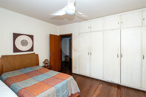 Imagem 26 de 30 de Casa Térrea 5 Dormitórios, Piscina E Jardim - Reo523527