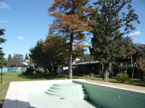Propiedad Con Amplio Parque En Monte Grande