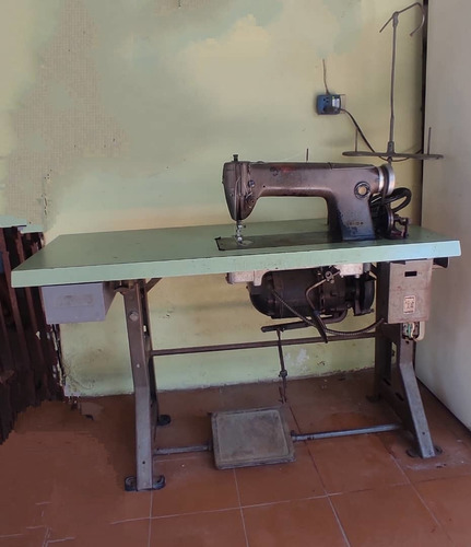Máquina Industrial Recta Usada Marca Singer Modelo 252-2 (Usado)