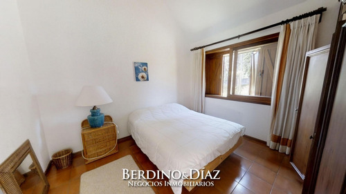 Casa -4 Dormitorios. Única Oportunidad !!!- Ref: 556