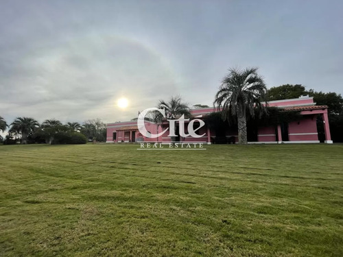 Espectacular Chacra A Min De Pde Con Casa Principal. Habitación Indep. Casa De Húespedes. Piscina, Cancha De Padel, Barbacoa Y Parrillero Abierto.