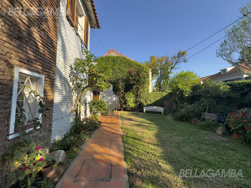 Casa Venta En Vicente López 7 Ambientes Jardín