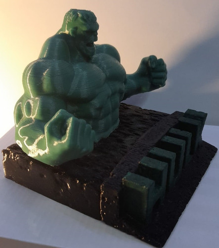Imagen 2 de 4 de Hulk Impreso 3d Con Base