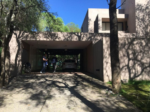 Imagen 14 de 15 de Casa Quinta En El Bosque. Imperdible! 4 Dorm 4 Bñ U$s 475 Mil.