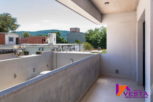 Venta Departamento De Categoria 1 Piso Con Cochera
