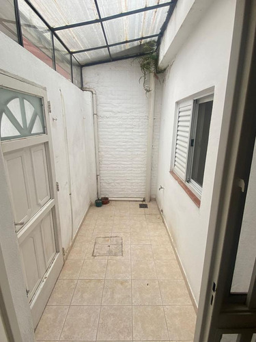 Casa De Pasillo Con Tres Dormitorios Y Terraza - Rosario, Centro