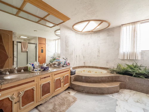 ¡descubre El Hogar De Tus Sueños En Bosques De Las Lomas!
