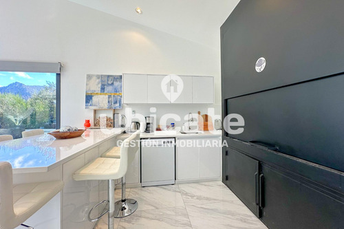Importante Casa Moderna De Una Planta En Arelauquen Con Vistas A La Montaña