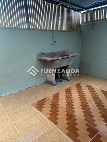 Casa En Venta De 4 Dorm. En Estación Central
