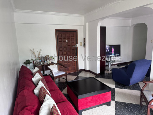 Apartamento Piso Bajo 98m², 2h, 2b, 1p, Mls #25-22514 En Venta En Los Chaguaramos, Oportunidad De Inversión A Pocos Pasos De La Ucv, Suministro De Agua Ininterrumpido / Isabel Gómez